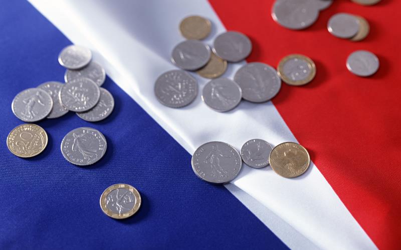 Франция увеличит ежемесячную поддержку бизнеса