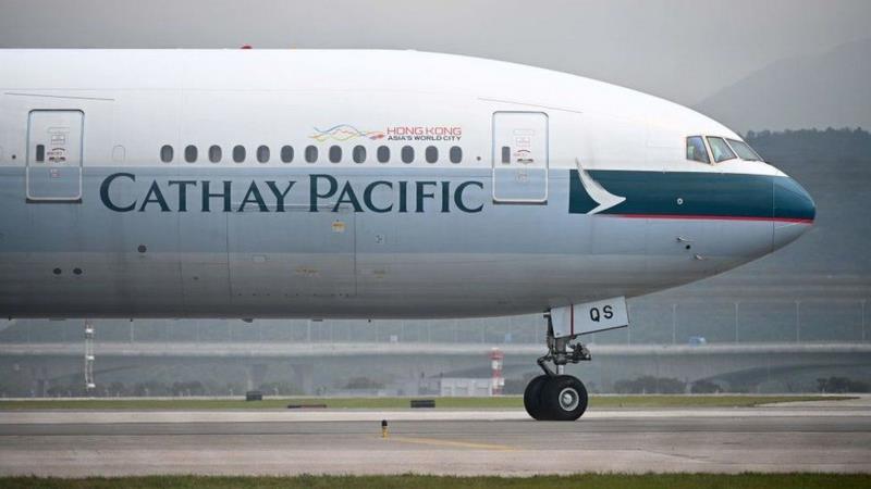 Авиаперевозки Cathay Pacific сократились в январе