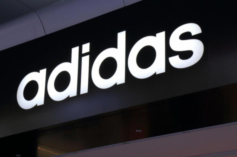Adidas: чистая прибыль снизилась в 2020 году в 4,6 раза