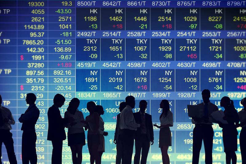 Индекс Nikkei закрылся возле минимума 8 месяцев